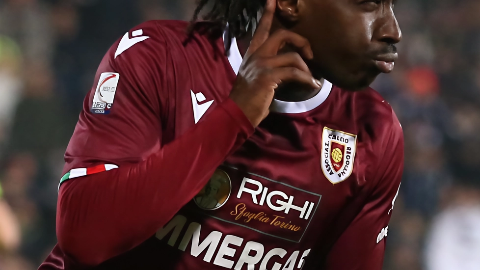 Muhamed Varela Djamanca, 27 anni, ha giocato nell’ultimo campionato in prestito alla Torres, totalizzando 36 presenze e 6 reti tra campionato, coppa e playoff Muhamed Varela Djamanca, 27 anni, ha giocato nell’ultimo campionato in prestito alla Torres, totalizzando 36 presenze e 6 reti tra campionato, coppa e playoff