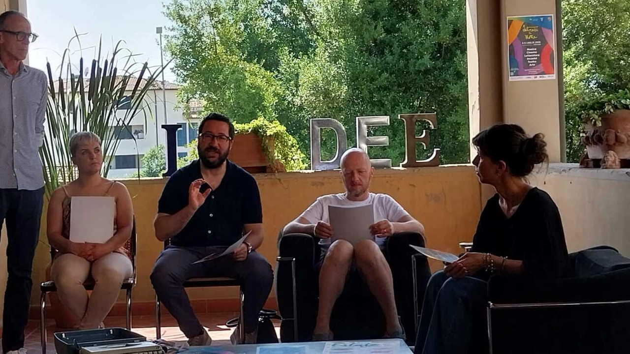 La presentazione delle iniziative con il vicesindaco Fabio Gargani La presentazione delle iniziative con il vicesindaco Fabio Gargani