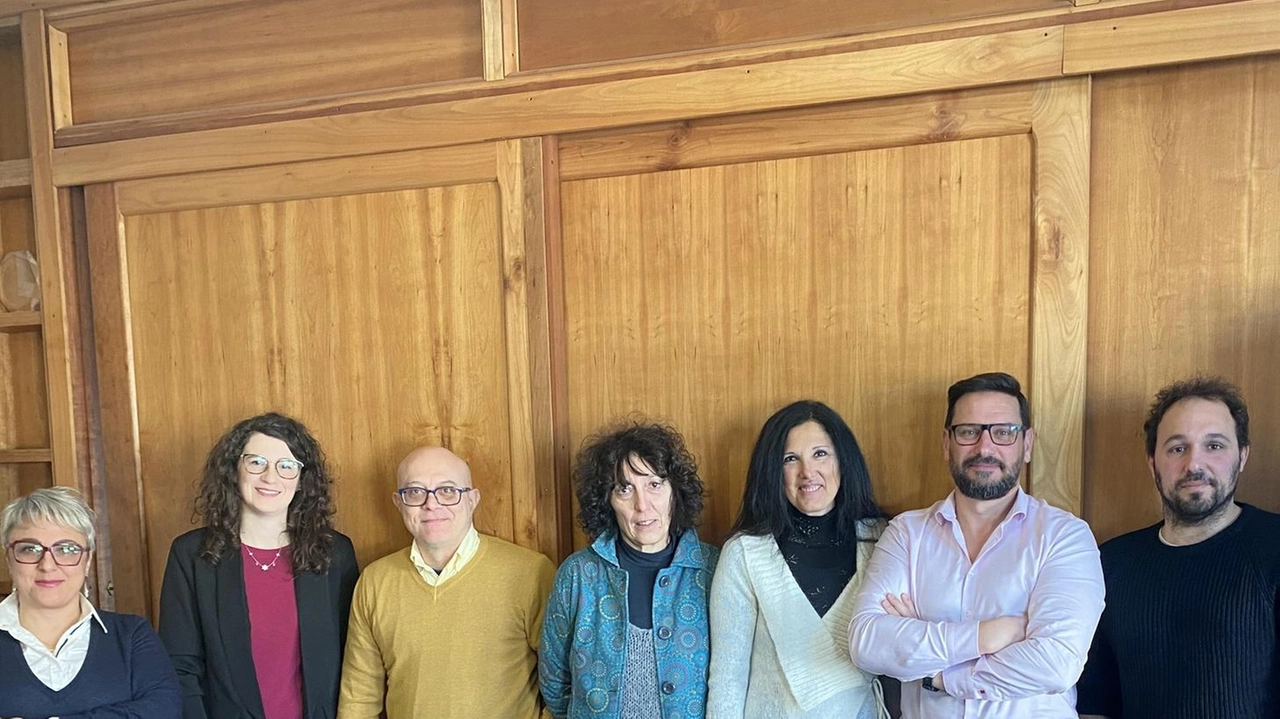 FOLLONICA Nominato dal sindaco Matteo Buoncristiani il nuovo Cda delle farmacie comunali di Follonica: presidente è Marika Saracco (psicologa, 31 anni),... FOLLONICA Nominato dal sindaco Matteo Buoncristiani il nuovo Cda delle farmacie comunali di Follonica: presidente è Marika Saracco (psicologa, 31 anni),...