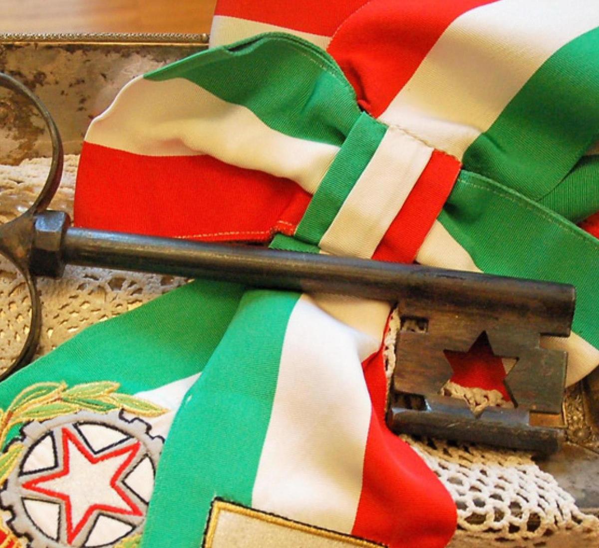 Uso dalla fascia tricolore. Le regole per indossarla Uso dalla fascia tricolore. Le regole per indossarla