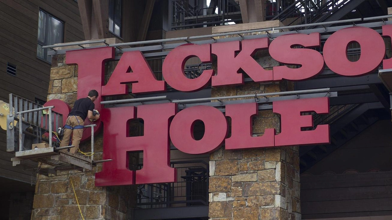 Lo spread risale fino a quasi 82 punti, attesa per Jacksonk Hole
