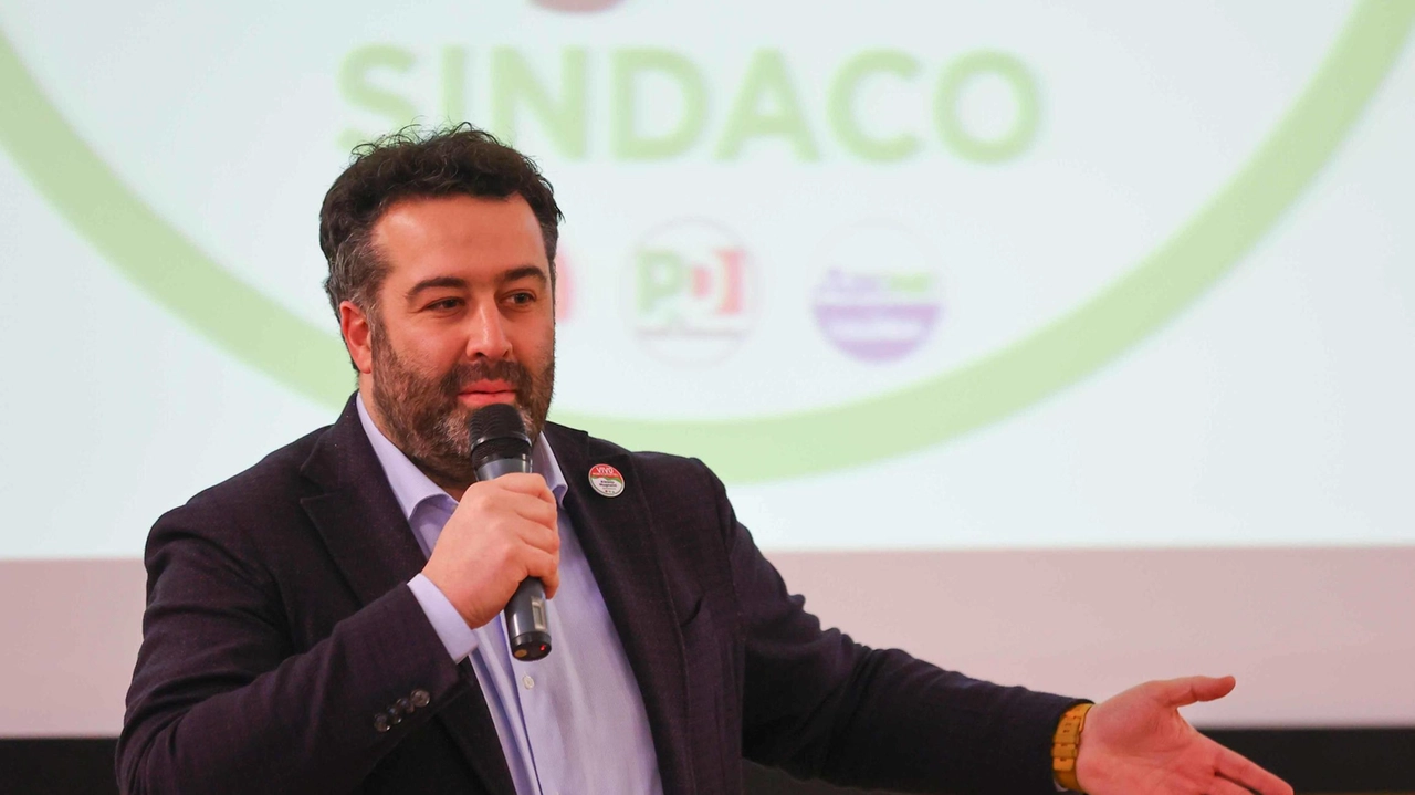 Il sindaco Alessio Mugnaini ha organizzato una serie di incontri coi cittadini Il sindaco Alessio Mugnaini ha organizzato una serie di incontri coi cittadini