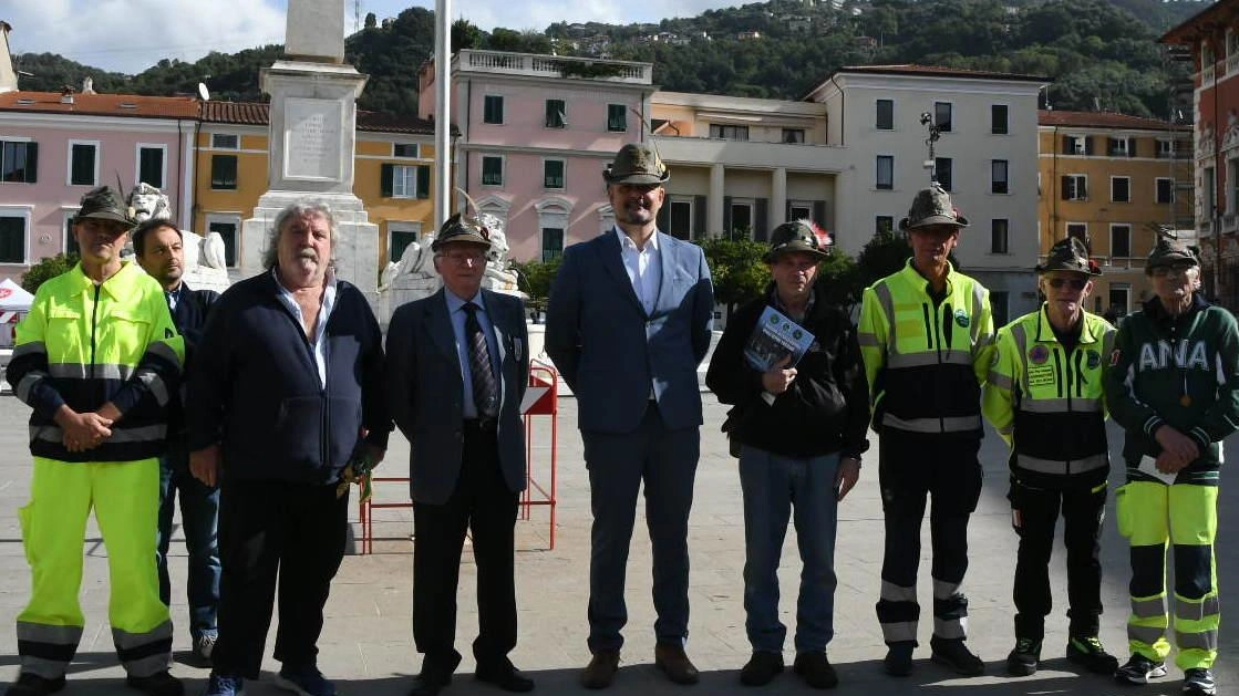 Ieri la prima giornata apuana delle ’penne nere’ della Toscana, questa mattina la sfilata per le strade di Massa con la fanfara Ieri la prima giornata apuana delle ’penne nere’ della Toscana, questa mattina la sfilata per le strade di Massa con la fanfara