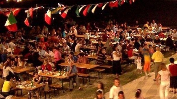 La stagione di sagre e feste paesane L’abbuffata prosegue anche dopo il Ferragosto tra piatti tipici e lunghe tavolate in ogni angolo della provincia