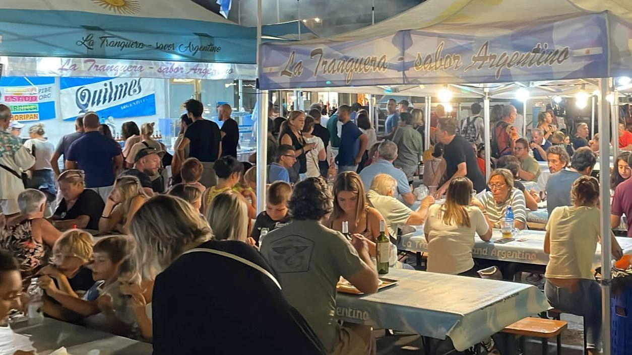 Una delle precedenti edizioni di «Regioni d’Europa» con stand gastronomici, di artigianato, abbigliamento e prodotti locali Una delle precedenti edizioni di «Regioni d’Europa» con stand gastronomici, di artigianato, abbigliamento e prodotti locali