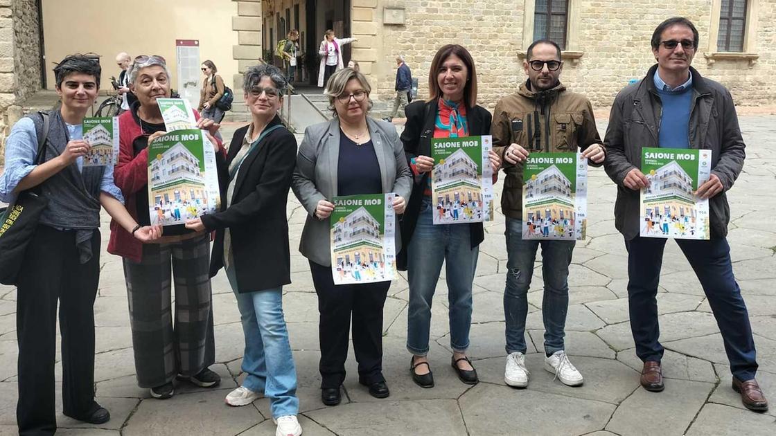 https://www.lanazione.it/image-service/view/acePublic/alias/contentid/ZDBjNjQzZmEtYjVlOC00/0/saione-cenerentola-affila-le-unghie-linvasione-delle-pulci-per-le-strade-spuntano-eventi-in-tutti-gli-angoli.jpeg?f=16:9&w=1200&h=630