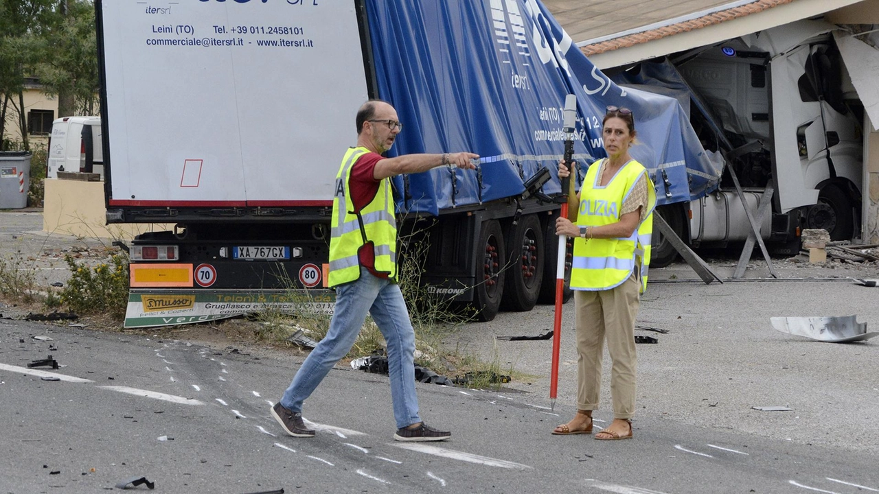 Il sindaco di Capalbio Gianfranco Chelini scrive una lettera a tutti i parlamentari del territorio "L’Aurelia è un cimitero, non sopportiamo più lo sdegno che dura 24 ore dopo ogni incidente".