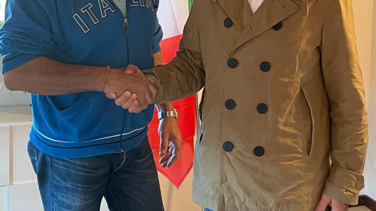 Il sindaco di Zeri Cristian Petacchi e Roberto Conti, presidente dell’. Asbuc, l’amministrazione separata dei beni di uso civico dello zerasco Il sindaco di Zeri Cristian Petacchi e Roberto Conti, presidente dell’. Asbuc, l’amministrazione separata dei beni di uso civico dello zerasco