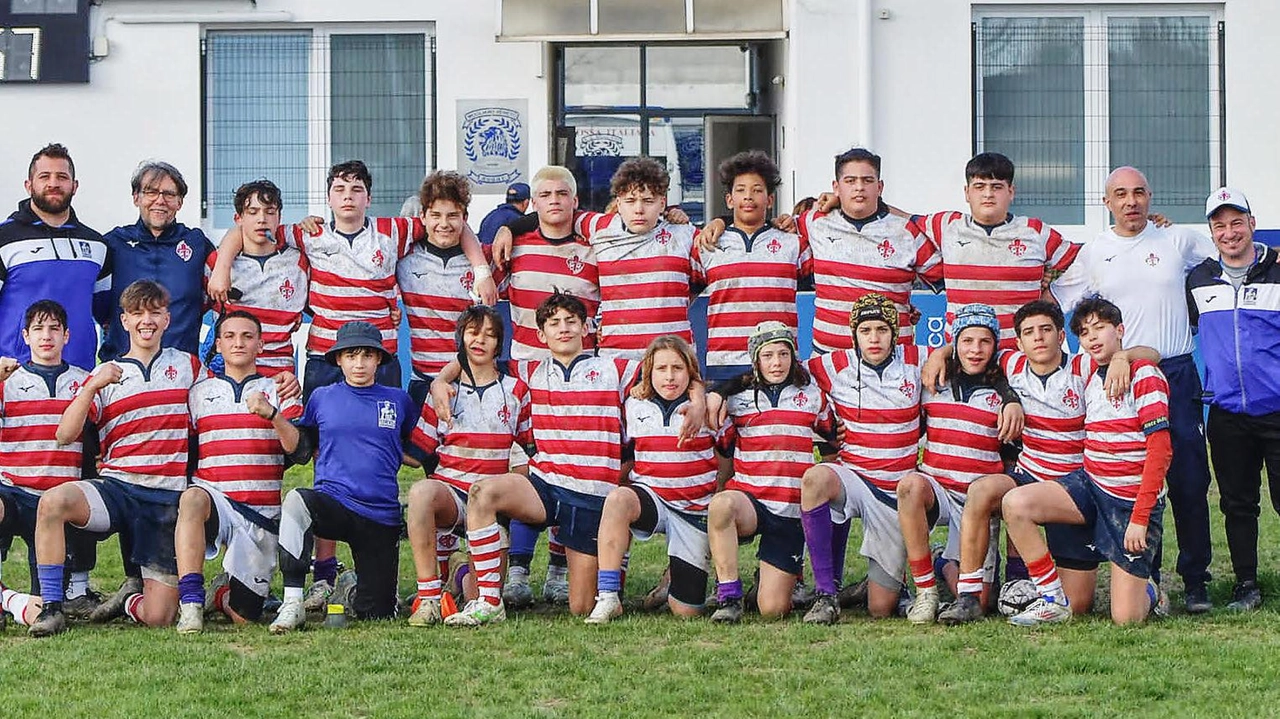 L’Under 14 composta di 19 giocatori (8 e 11) che ha giocato con la maglia biancorossa L’Under 14 composta di 19 giocatori (8 e 11) che ha giocato con la maglia biancorossa