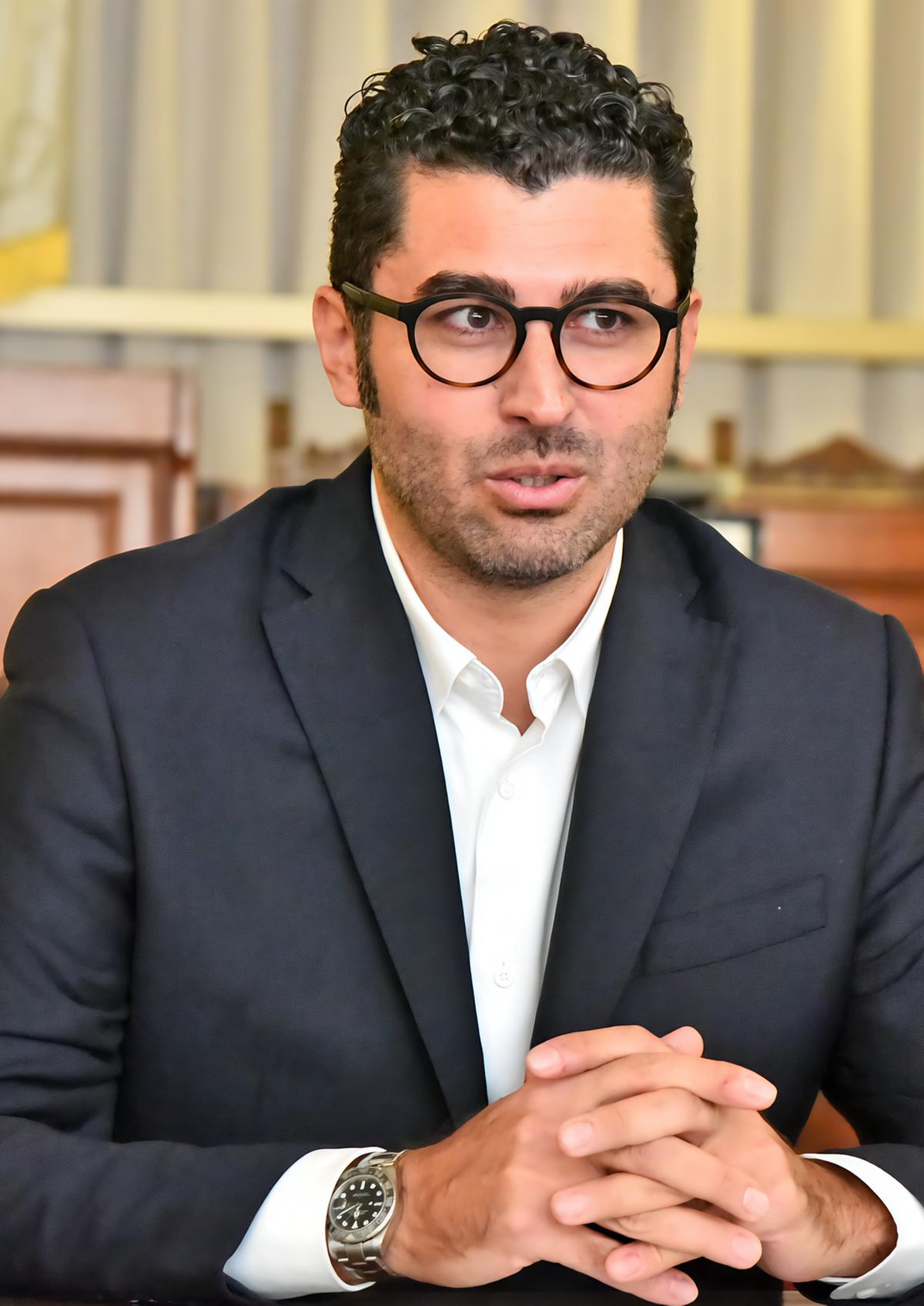 https://www.lanazione.it/image-service/view/acePublic/alias/contentid/ZDBlMDRjMDAtYzJhMy00/0/pista-di-via-etruria-ancora-polemiche-continua-la-battaglia-per-il-fondo.jpeg?f=1.91:1&w=1200