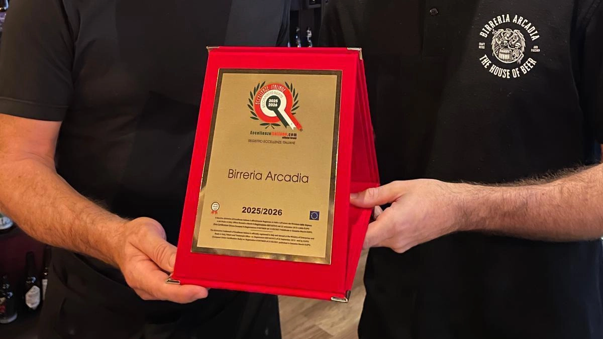 Da sinistra, Gianluca Salvini e Tancredi Danei. titolari della Birreria Arcadia in via Veneto 86 nel quartiere fuori del ponte