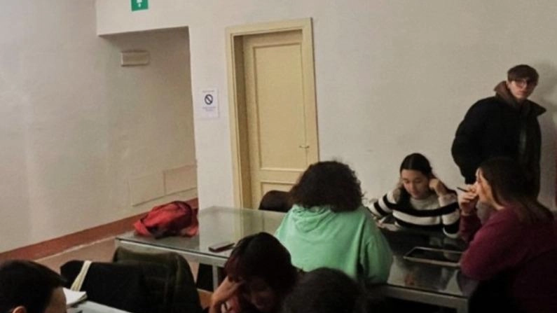 Ideata, scritta e disegnata dagli allievi delle scuole. Isi ‘Pertini‘, Liceo Artistico e Liceo Classico. Ideata, scritta e disegnata dagli allievi delle scuole. Isi ‘Pertini‘, Liceo Artistico e Liceo Classico.