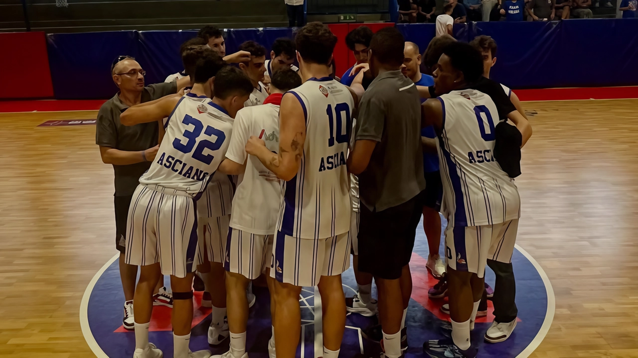 Primo vero assaggio di parquet per le formazioni senesi impegnate nel prossimo campionato di Divisione regionale 1. Sabato pomeriggio sono... Primo vero assaggio di parquet per le formazioni senesi impegnate nel prossimo campionato di Divisione regionale 1. Sabato pomeriggio sono...
