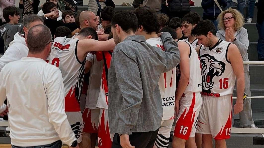 Pubblico e squadra a Montemurlo