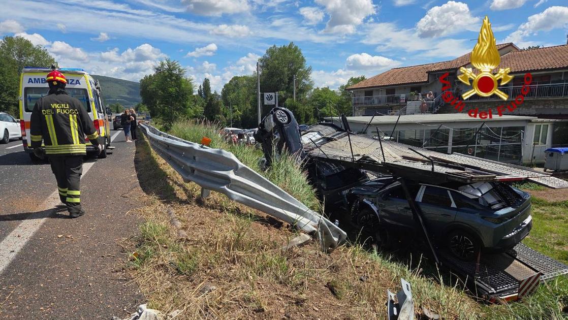 incidente allo svincolo bisarca esce di strada ci sono feriti