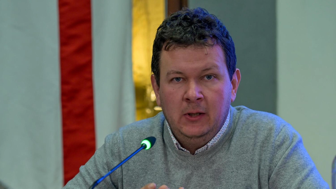 Nuovo semaforo sulla Statale 12. Il sindaco scrive al Prefetto: "Una situazione insostenibile"