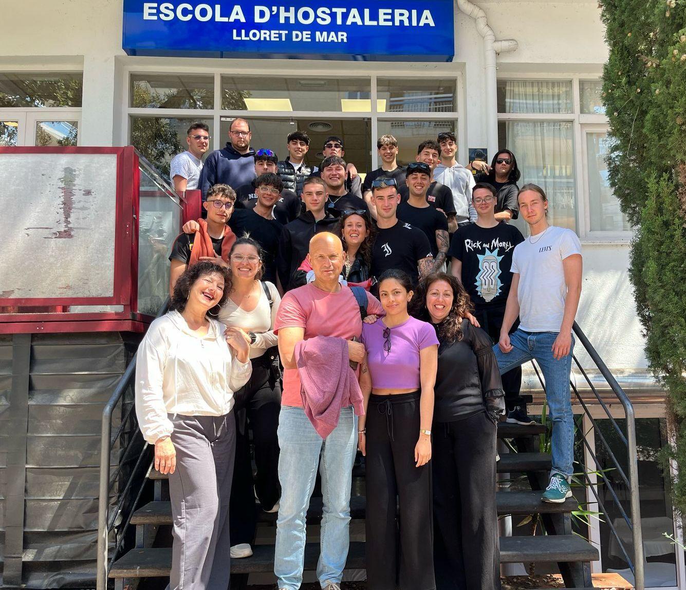 https://www.lanazione.it/image-service/view/acePublic/alias/contentid/ZDE0ZjBjZjUtYWM5Ny00/0/non-solo-scuola-erasmus-per-il-barsanti.jpeg