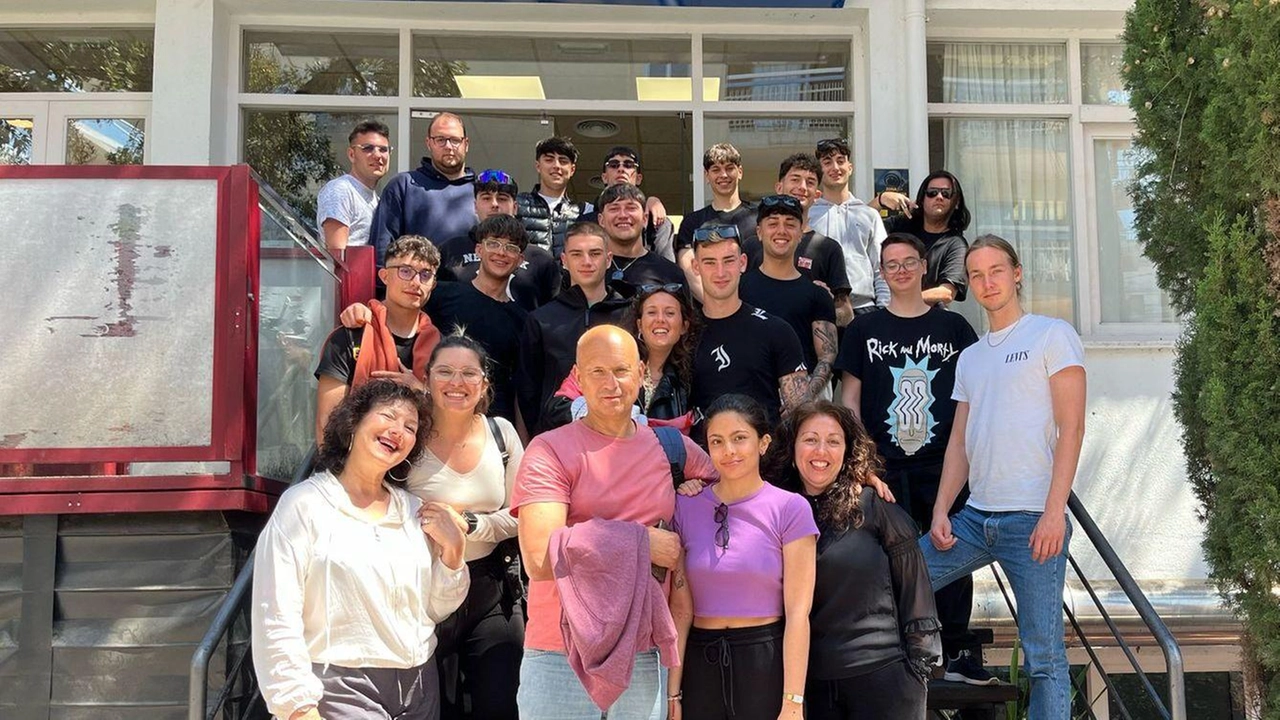 Sedici studenti di quinta a Lloret de Mar in Spagna ospiti di un turistico-alberghiero nell’ambito del progetto ’Job Skills: a must for the young’ Sedici studenti di quinta a Lloret de Mar in Spagna ospiti di un turistico-alberghiero nell’ambito del progetto ’Job Skills: a must for the young’