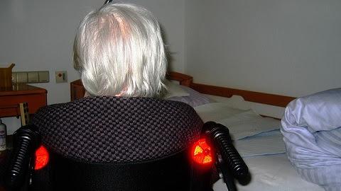 La denuncia di una figlia: “Non bastano 2 pensioni per curare i genitori malati”