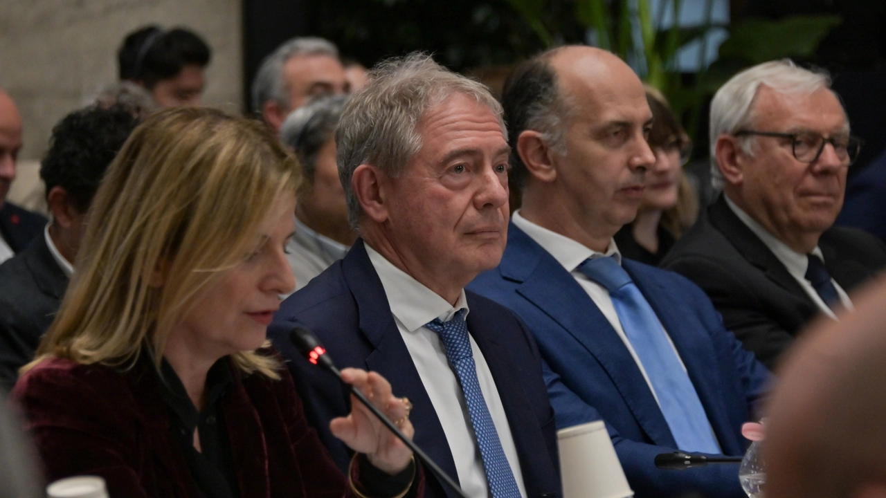Il ministro Adolfo Urso con il sottosegretario Fausta Bergamotto