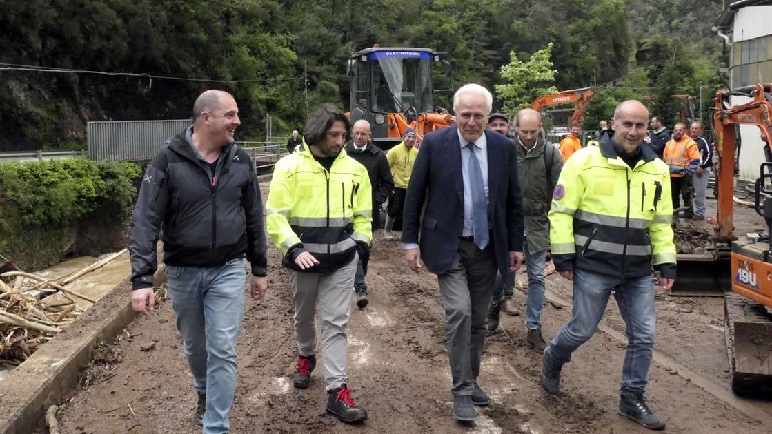 dichiarato lo stato di emergenza strade e paesi dell8217alta versilia devastati da improvvisi crolli