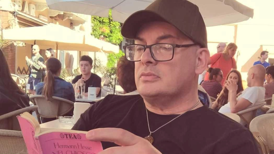 La nuova raccolta di versi dell’autore pietrasantino che celebra l’uomo, i suoi sentimenti e le emozioni. La nuova raccolta di versi dell’autore pietrasantino che celebra l’uomo, i suoi sentimenti e le emozioni.