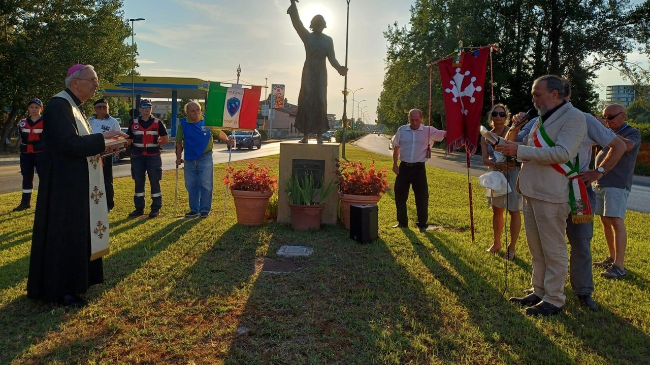 Restaurata e ricollocata nello spartitraffico tra via Cisanello e la rotatoria dei Caduti di San Quirico di Valleriana la statua... Restaurata e ricollocata nello spartitraffico tra via Cisanello e la rotatoria dei Caduti di San Quirico di Valleriana la statua...