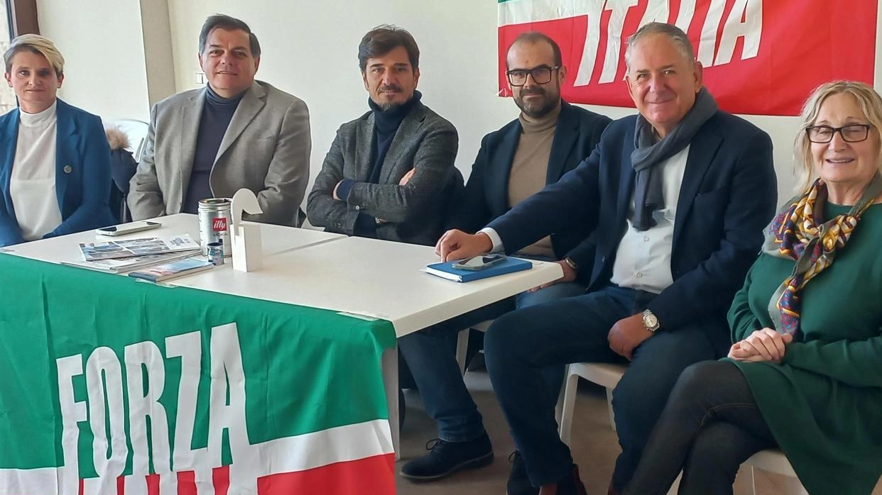 La presentazione di ieri mattina dell’ingresso del consigliere Niccolò Alberti (lista Ancora Pietrasanta) nelle fila di Forza Italia La presentazione di ieri mattina dell’ingresso del consigliere Niccolò Alberti (lista Ancora Pietrasanta) nelle fila di Forza Italia