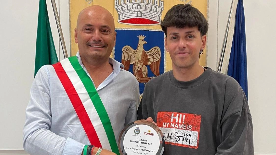 Il giovane vincitore della prima edizione del contest è stato ospite a Santo Stefano Magra. E ha potuto incidere la canzone ’91’: "Grandissima soddisfazione essere riuscito a vincere". Il giovane vincitore della prima edizione del contest è stato ospite a Santo Stefano Magra. E ha potuto incidere la canzone ’91’: "Grandissima soddisfazione essere riuscito a vincere".
