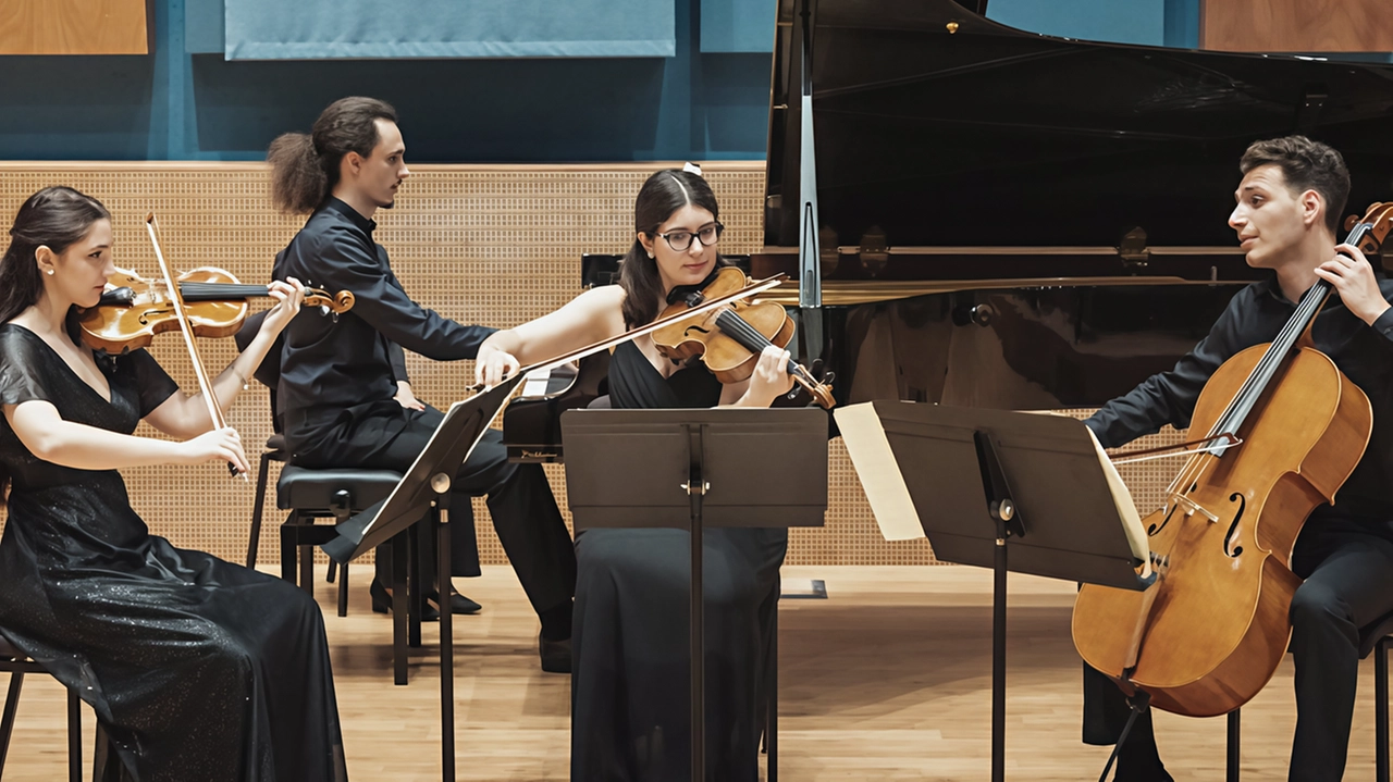 Quartetto Sheherazade: Irene Sammartano al violino, Caterina Bernocco alla viola, Andrea Abategiovanni al violoncello e Leonardo Ruggiero al pianoforte