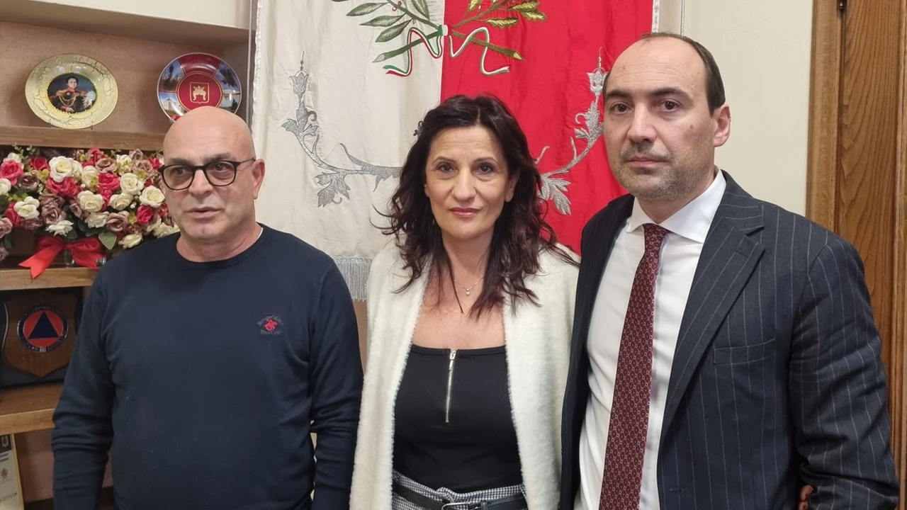 Il sindaco Calamai con i genitori di Luana