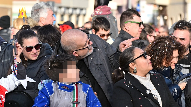 Attesa a Follonica per scoprire quale sarà il carro vincitore del Carnevale 2025, oggi la scelta dopo l’ultima sfilata