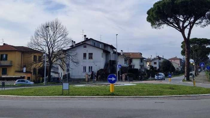 Tra i primi che hanno formalizzato il proprio impegno figurano volontari locali . Tra i primi che hanno formalizzato il proprio impegno figurano volontari locali .