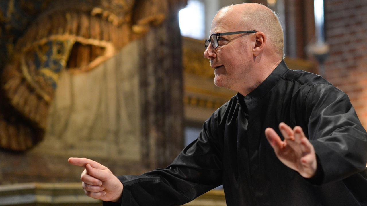 Gary Graden dirigerà il grande concerto finale dei cori perugini nella Cattedrale di San Lorenzo Gary Graden dirigerà il grande concerto finale dei cori perugini nella Cattedrale di San Lorenzo