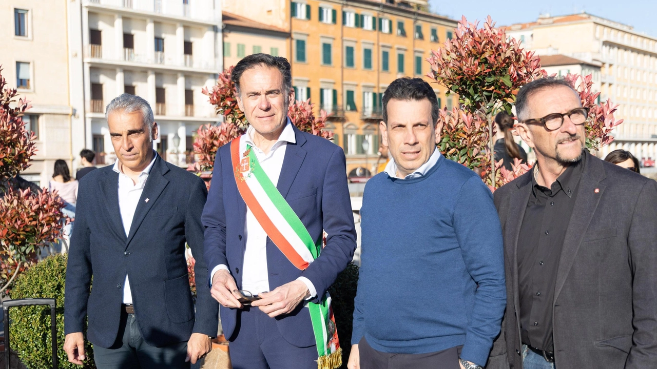 La collocazione di alcuni banchi ‘fuori tema’ contestata da Confesercenti che ritira il patrocinio alla fiera del florovivaismo. Il sindaco: "Hanno ragione".