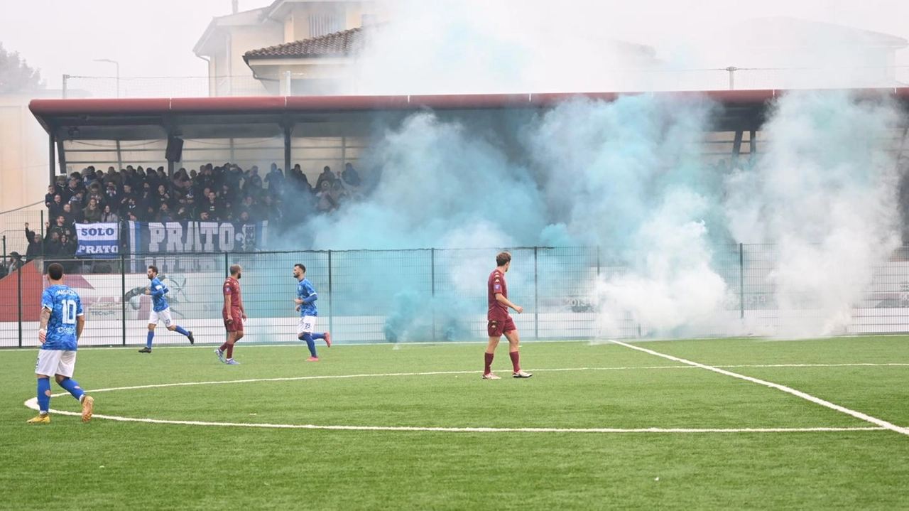 Vecchie glorie dell'Ac Prato si riuniscono per cena benefica in memoria di Stefano Guerra e per sostenere Alessandro Tatti, ex calciatore colpito da malattia. Vecchie glorie dell'Ac Prato si riuniscono per cena benefica in memoria di Stefano Guerra e per sostenere Alessandro Tatti, ex calciatore colpito da malattia.