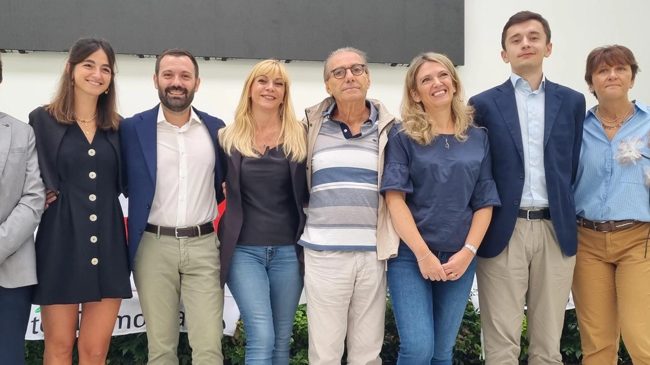 Dika capolista, poi Cardelli, Trallori, Nesi, Bandini, Bottacci in una coalizione allargata ai 5 Stelle. A questa compagine si aggiunge un nome di rilievo nel listino regionale bloccato: Simona Querci. .