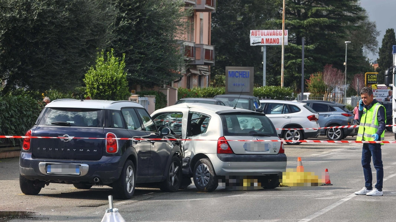 Le due auto rimaste coinvolte nell’incidente in via Leonardo da Vinci dove ha perso la vita Stefano Sardelli di 71 anni (Tommaso Gasperini/FotoGermogli)