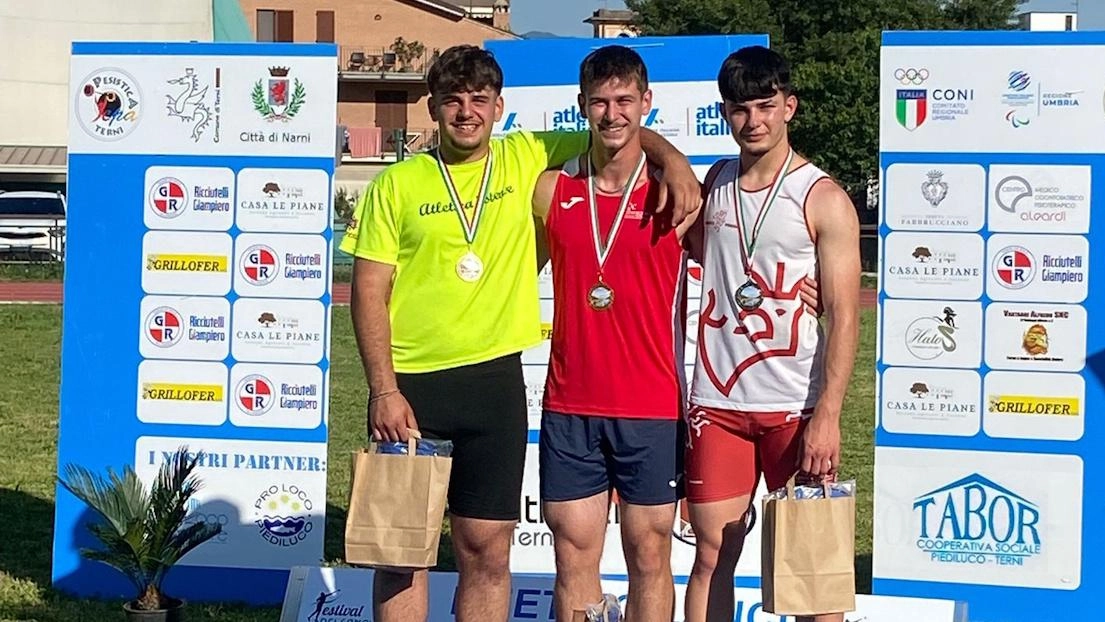 Mattia Bartolini supera ancora i 60 metri e stabilisce il nuovo record under 18 del Meeting di Narni. Nella terza... Mattia Bartolini supera ancora i 60 metri e stabilisce il nuovo record under 18 del Meeting di Narni. Nella terza...