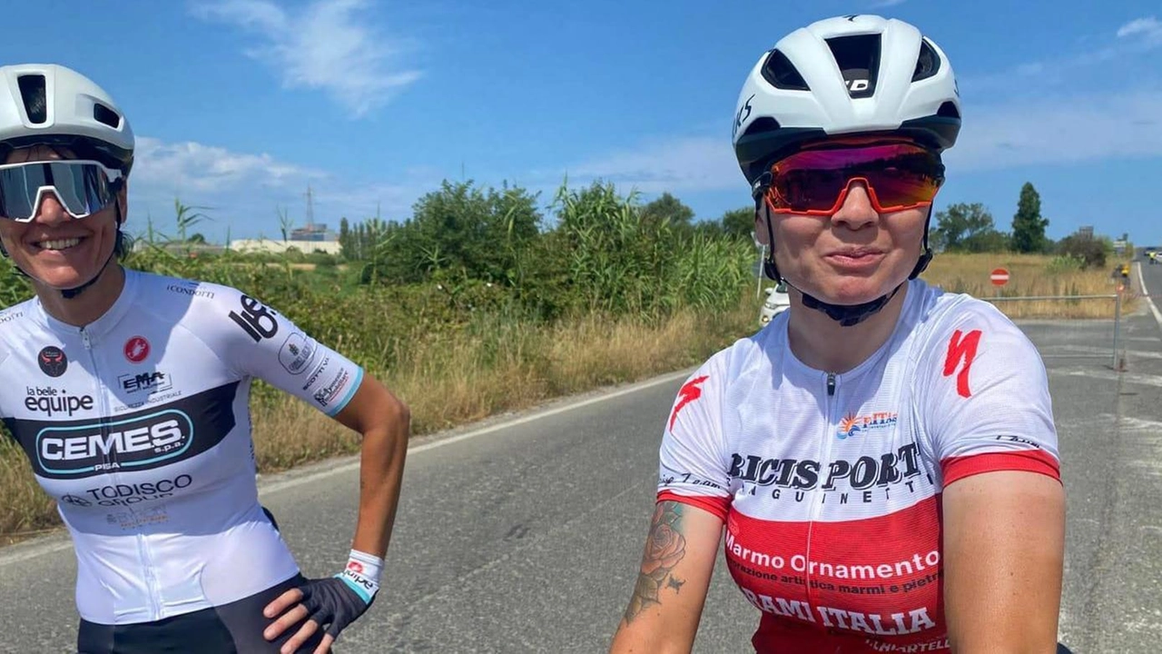 La pisana Valeria Graffeo della squadra «La belle equipe» assieme ad Alessandra Lari della «Bicisport Sanguinetti» La pisana Valeria Graffeo della squadra «La belle equipe» assieme ad Alessandra Lari della «Bicisport Sanguinetti»