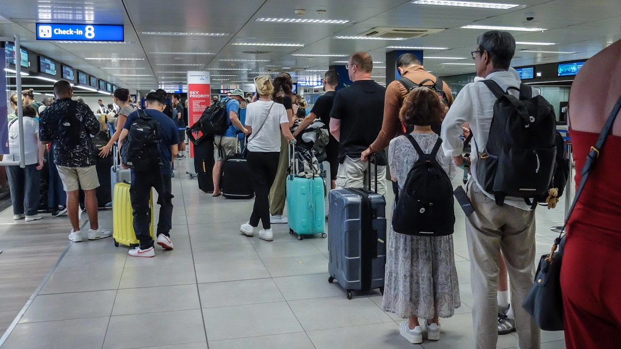 Chi parte e chi resta. Molti fiorentini quest'anno non potranno permettersi le vacanze estive (Foto repertorio Ansa) Chi parte e chi resta. Molti fiorentini quest'anno non potranno permettersi le vacanze estive (Foto repertorio Ansa)