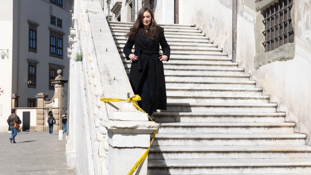 La scalinata danneggiata (foto di Enrico Mattia Del Punta)