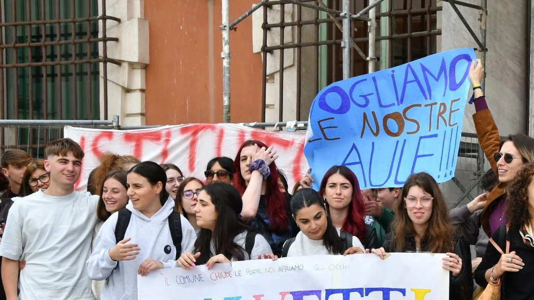 La recente protesta degli studenti del Salvetti. In alto, Daniela Bennati La recente protesta degli studenti del Salvetti. In alto, Daniela Bennati