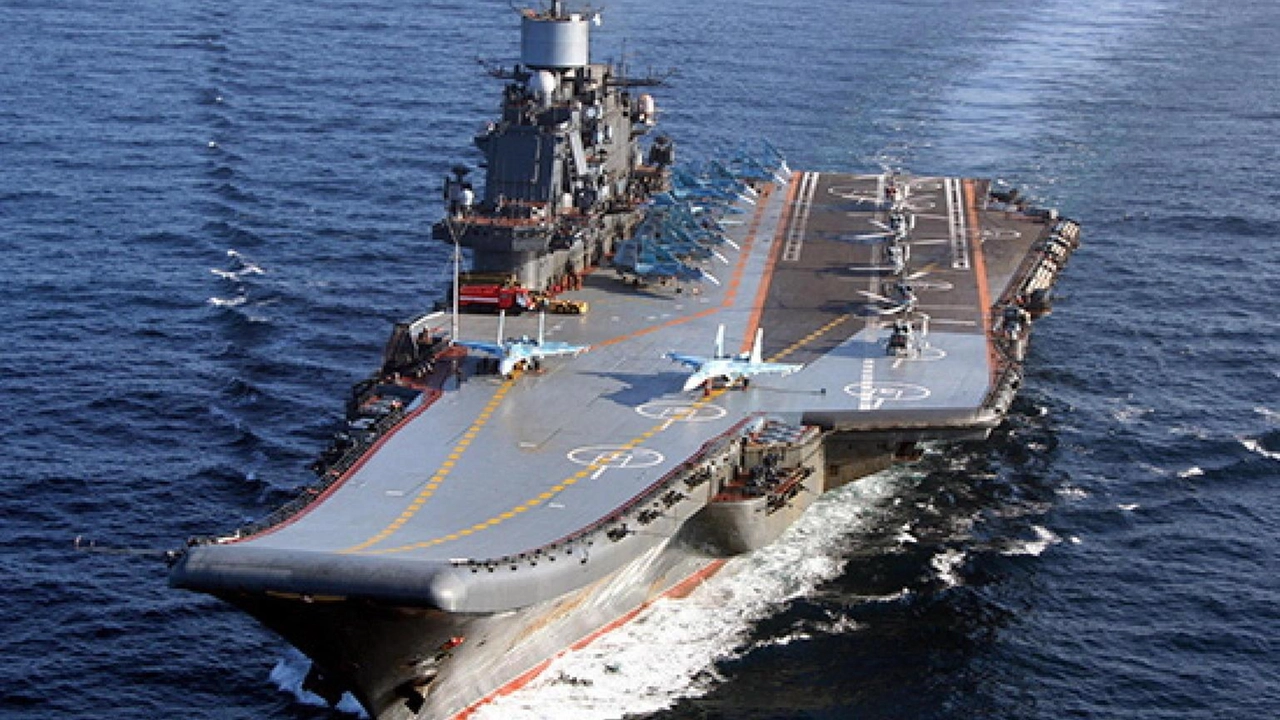 Oltre ad altre due navi da guerra Oltre ad altre due navi da guerra