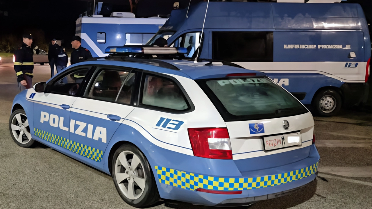 Nella provincia di Arezzo, controlli della polizia hanno portato al ritiro delle patenti per 5 ragazzi ubriachi, di cui uno aveva anche assunto cocaina. I controlli sono stati effettuati con tamponi salivari e un precursore elettronico per individuare guidatori in stato di ebrezza. I conducenti più giovani sono stati i più disciplinati. Nella provincia di Arezzo, controlli della polizia hanno portato al ritiro delle patenti per 5 ragazzi ubriachi, di cui uno aveva anche assunto cocaina. I controlli sono stati effettuati con tamponi salivari e un precursore elettronico per individuare guidatori in stato di ebrezza. I conducenti più giovani sono stati i più disciplinati.