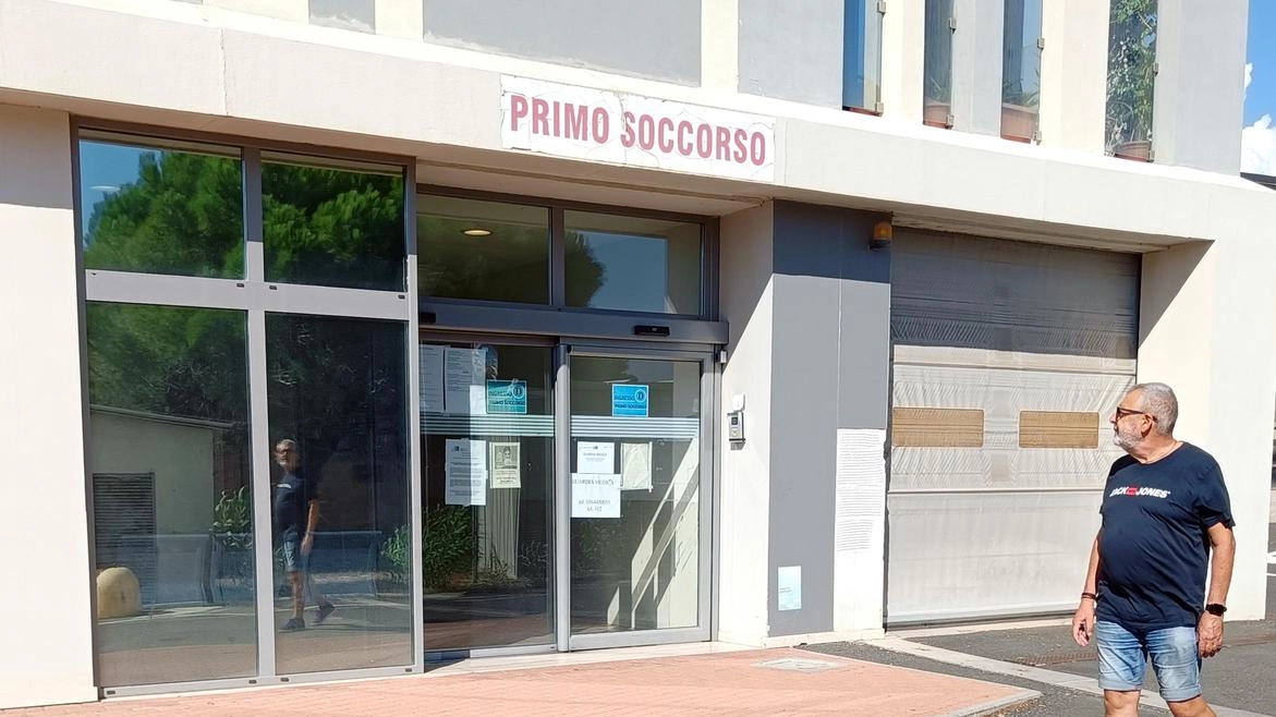 Dopo le segnalazioni dei giorni scorsi, i follonichesi adesso si dicono stanchi dei servizi sanitari offerti in città e c’è chi pensa a una raccolta firma Dopo le segnalazioni dei giorni scorsi, i follonichesi adesso si dicono stanchi dei servizi sanitari offerti in città e c’è chi pensa a una raccolta firma
