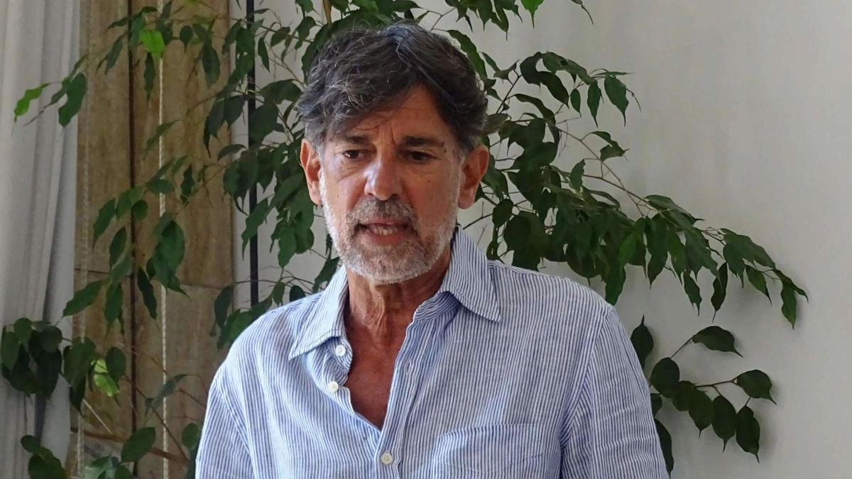 Paolo Annale, segretario del Pci Viareggio Versilia, scrive ai sindaci della Versilia per la situazione di emergenza che riguarda i servizi sanitari Paolo Annale, segretario del Pci Viareggio Versilia, scrive ai sindaci della Versilia per la situazione di emergenza che riguarda i servizi sanitari
