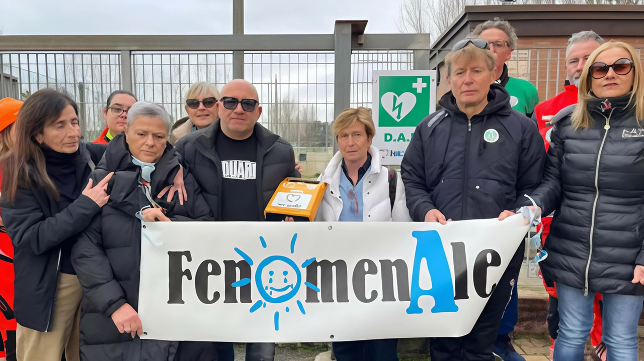 L’associazione FenomenAle ha donato un nuovo defibrillatore per il campo «Angelo Basalari» della Croce Verde L’associazione FenomenAle ha donato un nuovo defibrillatore per il campo «Angelo Basalari» della Croce Verde