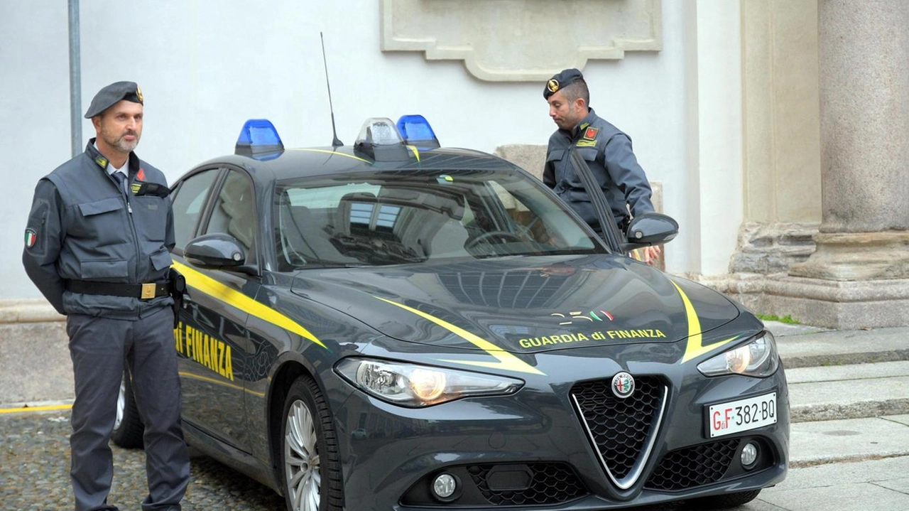 L’operazione della guardia di finanza di Arezzo L’operazione della guardia di finanza di Arezzo
