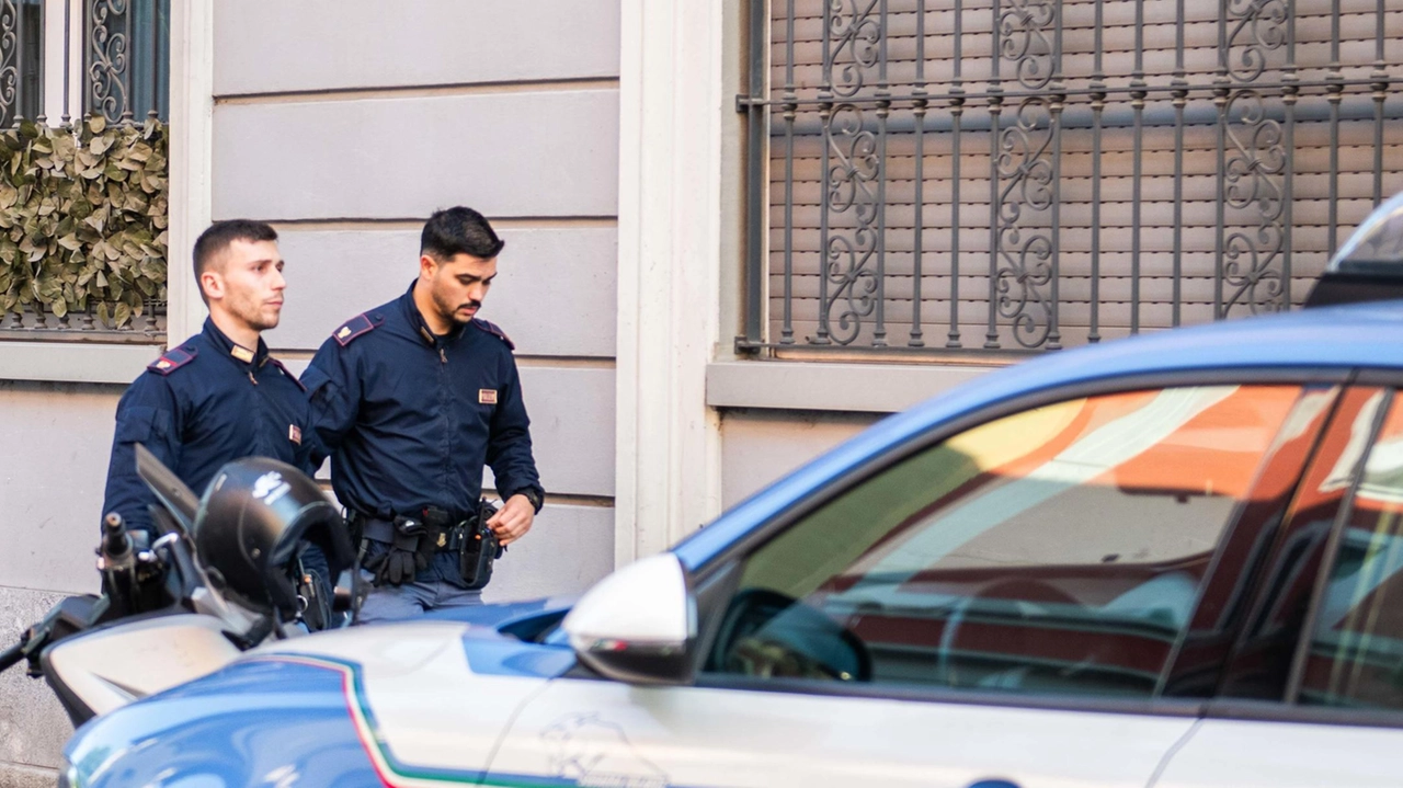 Le due donne sono state denunciate dalla polizia: avevano precedenti. penali Le due donne sono state denunciate dalla polizia: avevano precedenti. penali